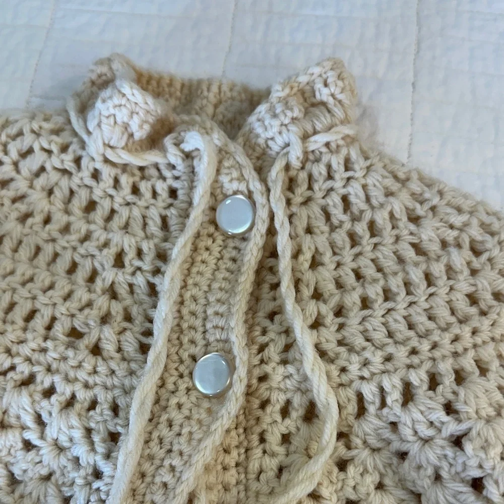 Vintage 70s Crochet Cape Poncho Cream Fringe Boho Cottagecore Festival